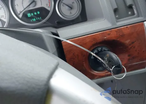 2008 Chrysler Town & Country Touring из США, поврежденный, VIN 2A8HR54P98R110309